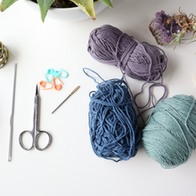 Load image into Gallery viewer, Basic granny square
