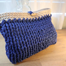 Load image into Gallery viewer, T-shirt yarn handbag with button

