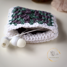 Load image into Gallery viewer, Granny square earphone pouch
