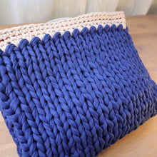 Load image into Gallery viewer, T-shirt yarn zip up handbag
